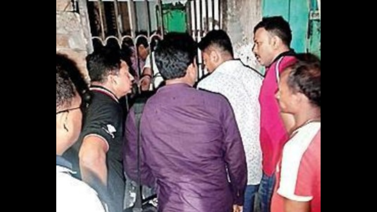Youth murdered at grocery shop on crowded road in Kolkata