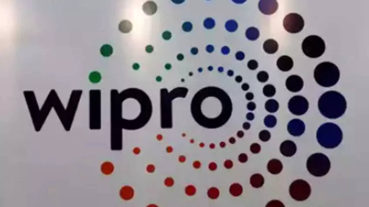 Wipro top brass take pay cut, Premji's salary halves