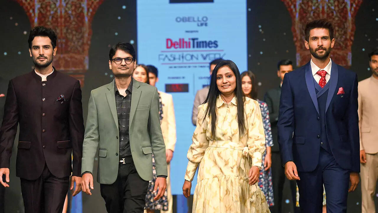 DSC_0722-Deepak-Bansal,-Director,-Cantabil,-and-Megha-Bansal-with-models