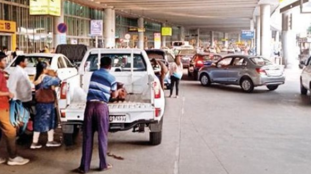 Actor, airport cops in fracas over parking near terminal | Kolkata News – Times of India