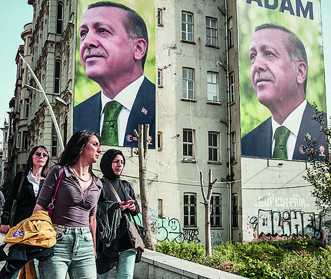 اردوغان: رجب طیب اردوغان رئیس جمهور فعلی ترکیه مدعی پیروزی در نظرسنجی شد