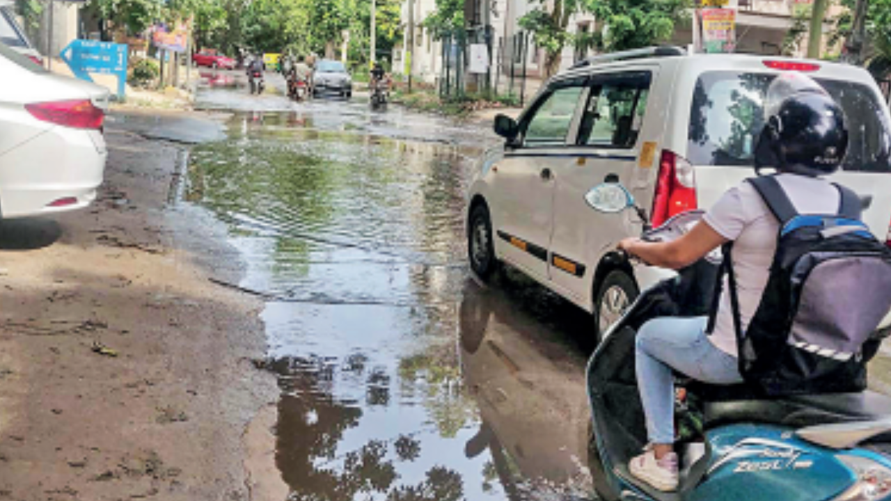 Drains clogged, sewage flows on to roads, raises a stink here