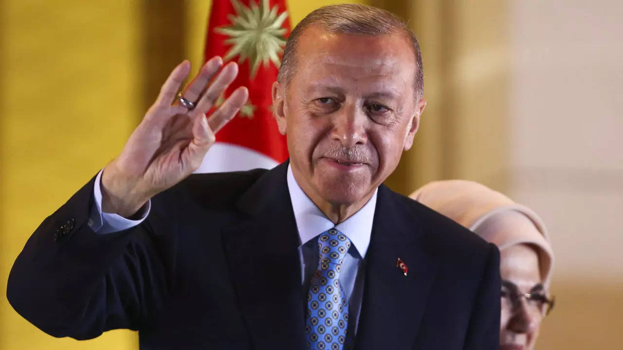 “نگرانی” در غرب، “آرامش” در روسیه: پیروزی تاریخی اردوغان رئیس جمهور ترکیه در انتخابات چه معنایی برای جهان دارد