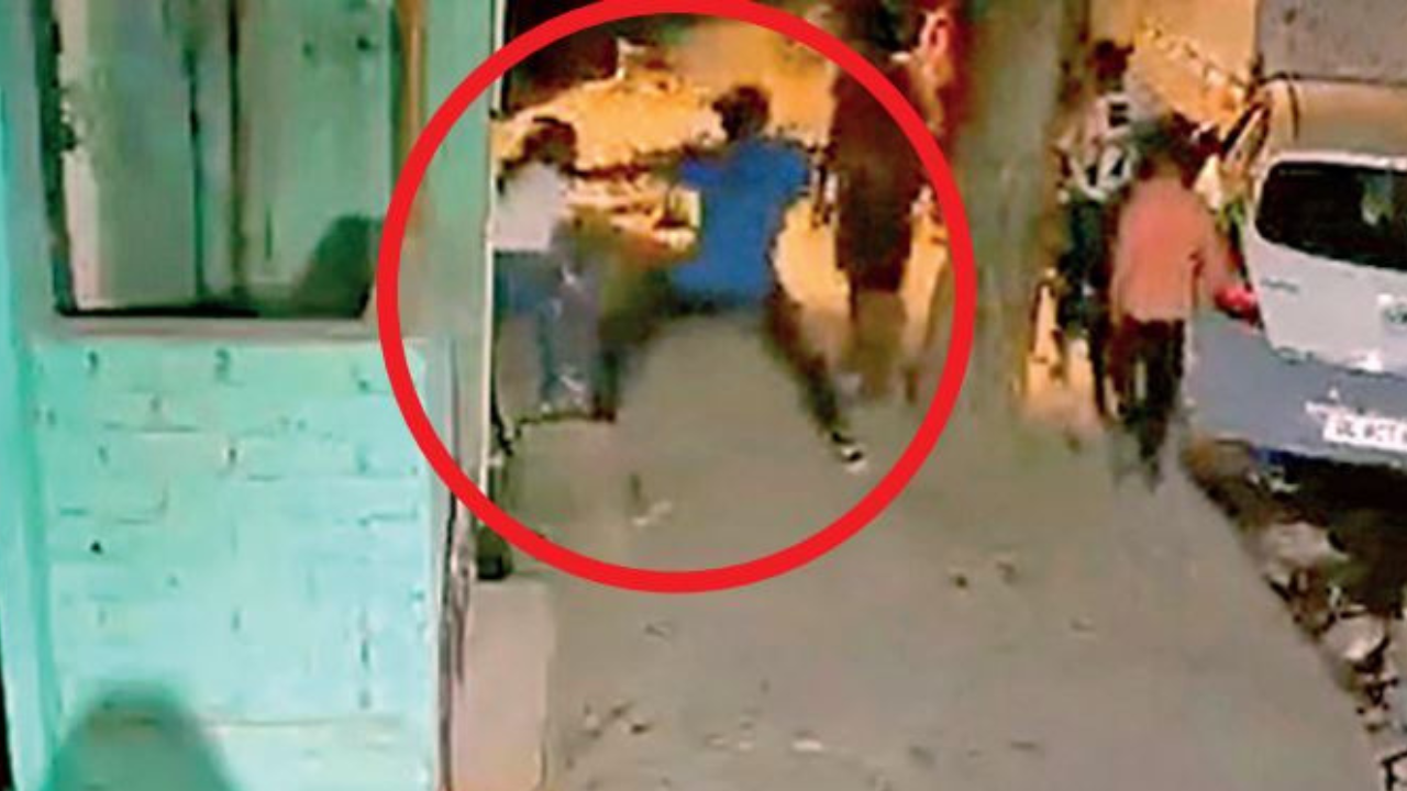 Man stabs 16-yr-old 34 times, crushes head. People look on
