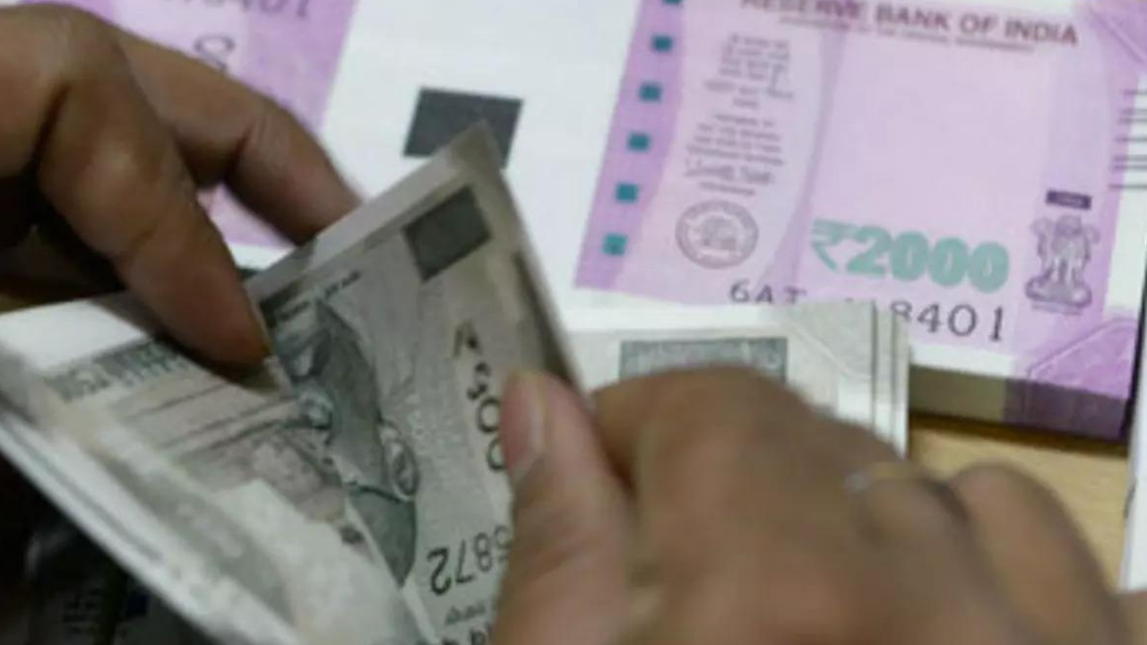 Rupee falls 7 paise to close at 82.70 against US dollar