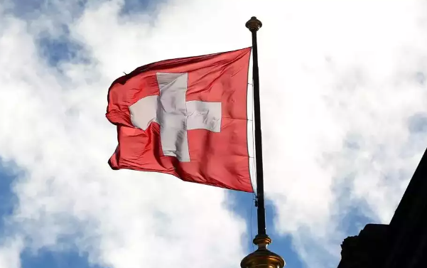 با وجود افزایش استفاده از اپلیکیشن های موبایل، پول نقد همچنان در سوئیس پادشاهی می کند