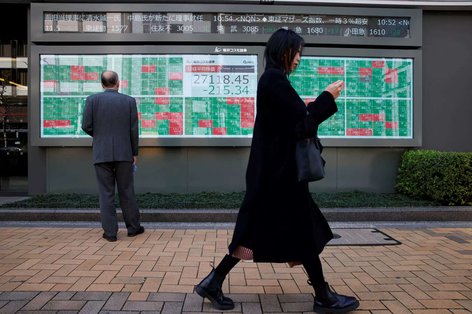 Japan’s Nikkei closes at 32-year high as US default fears ease