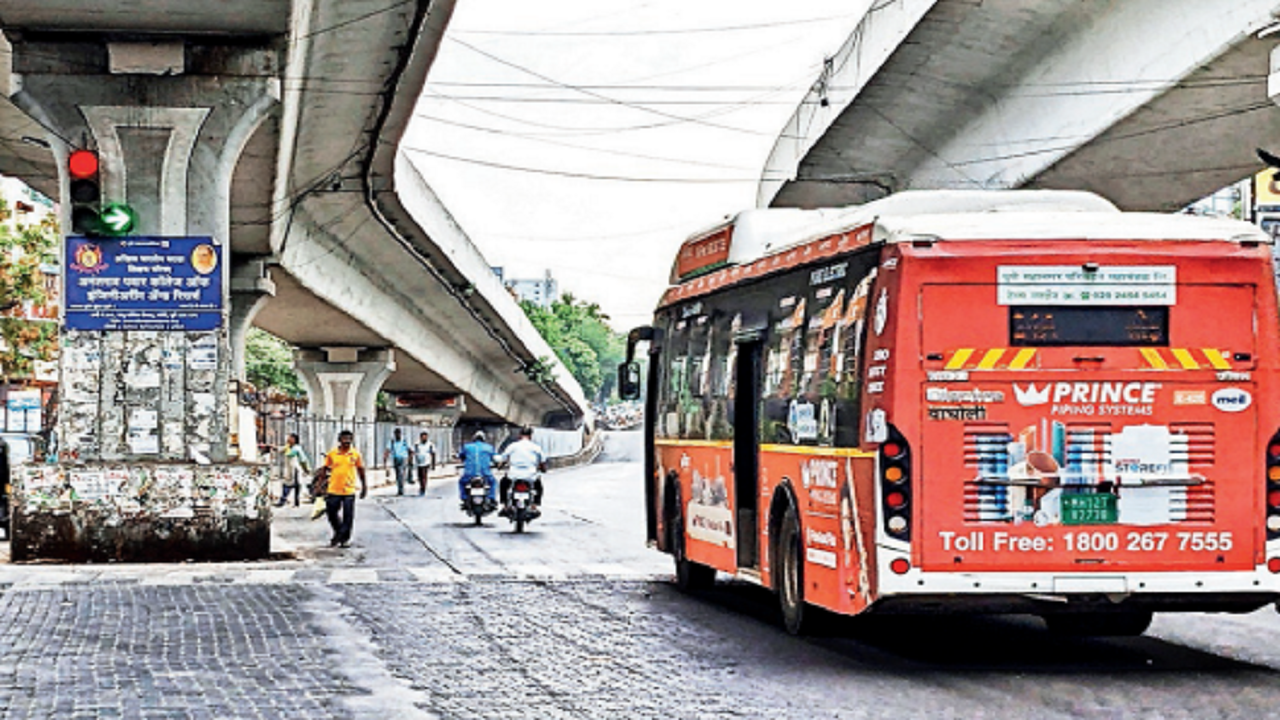 Teenager suffers fracture as PMPML bus runs over his leg | Pune News – Times of India