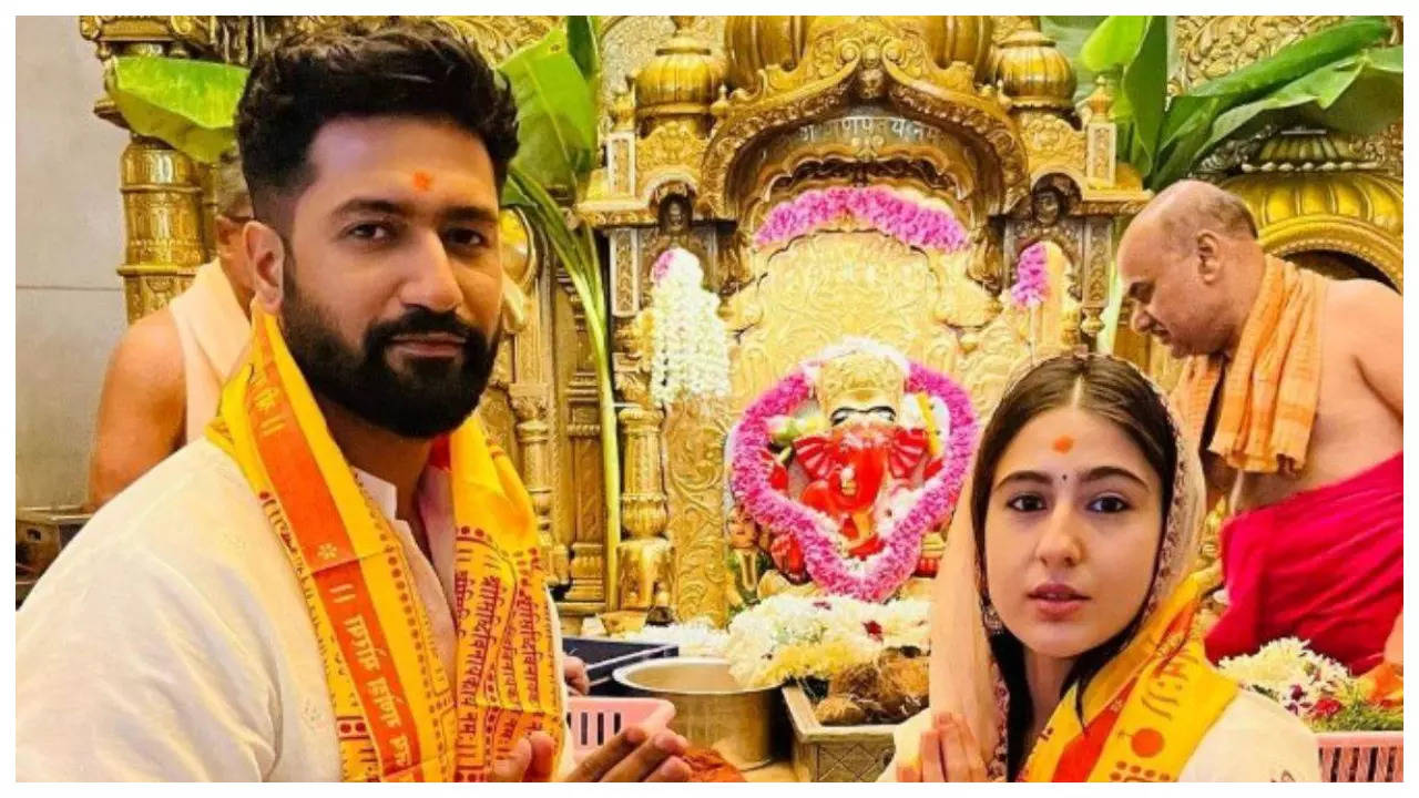 Sara -Vicky spotted at Siddhivinayak temple