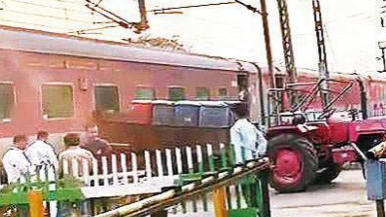 Close shave for Rajdhani as tractor with diesel barrels comes on track in WB