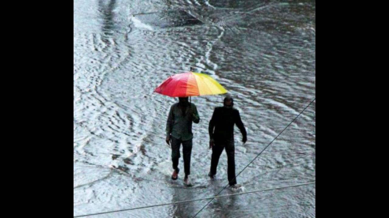 Biparjoy turns east, rain to hit Saurashtra-Kutch