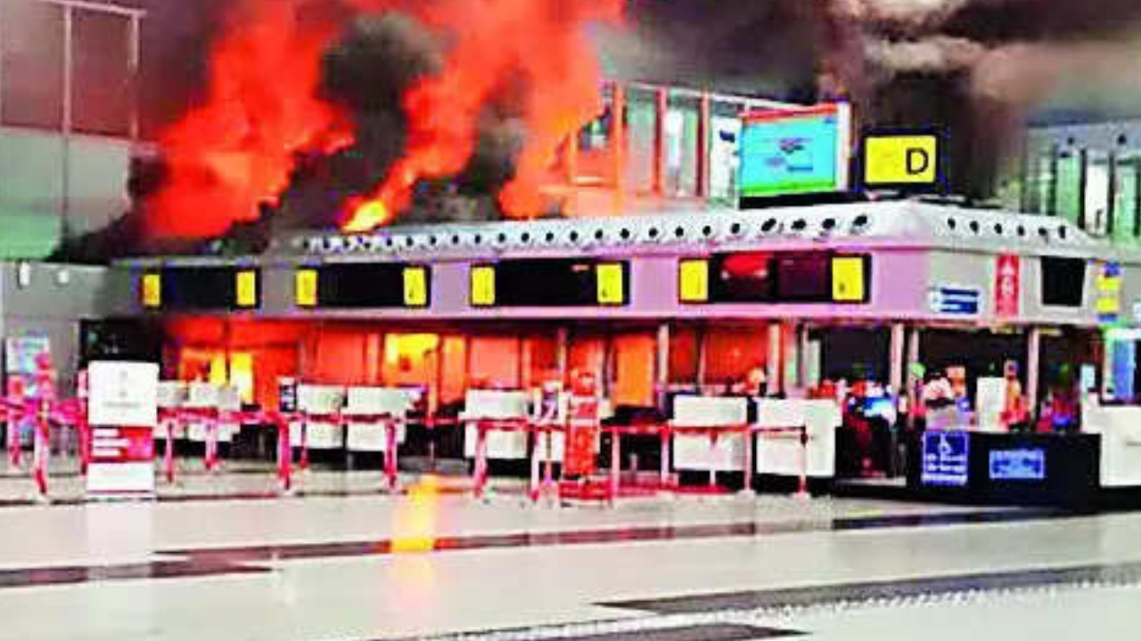 30-minute fire disrupts Kolkata airport operations for 90 minutes, none injured | Kolkata News – Times of India