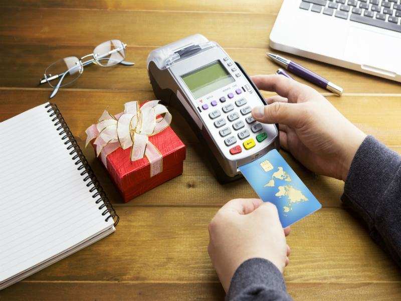 Credit card dues cross Rs 2 lakh crore for the first time