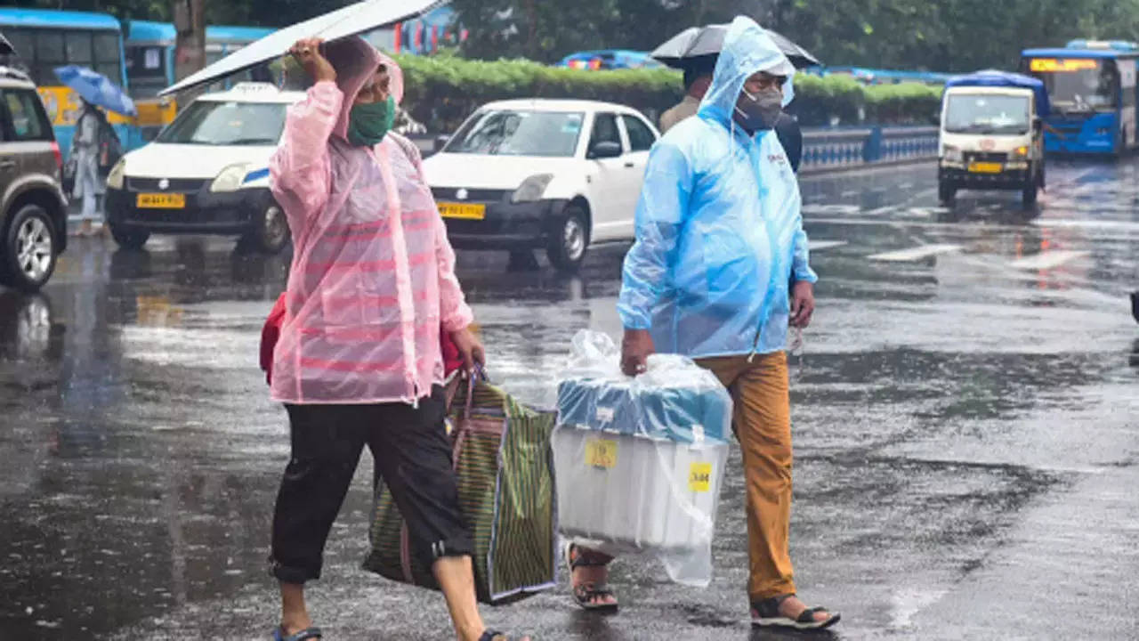 Kolkata Weather News: Rains to lose intensity, temp may rise in Kolkata | Kolkata News – Times of India