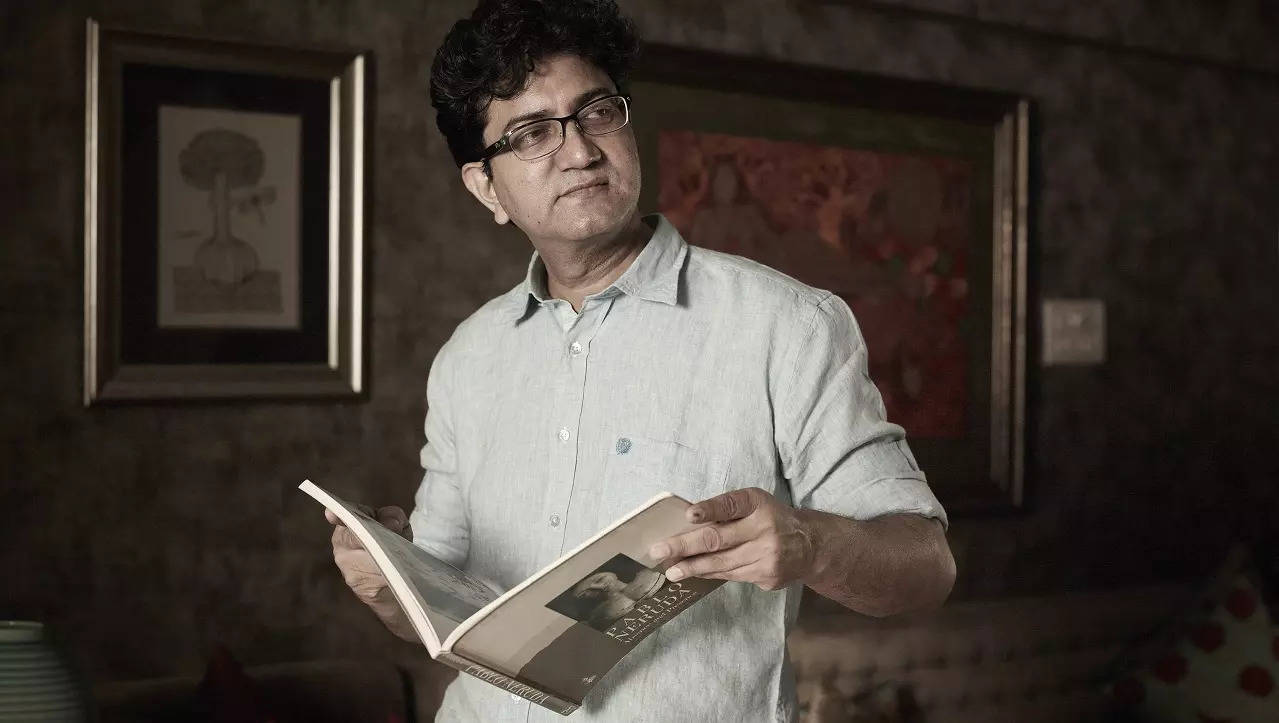 Prasoon Joshi-led agency bags Air India’s advertising mandate