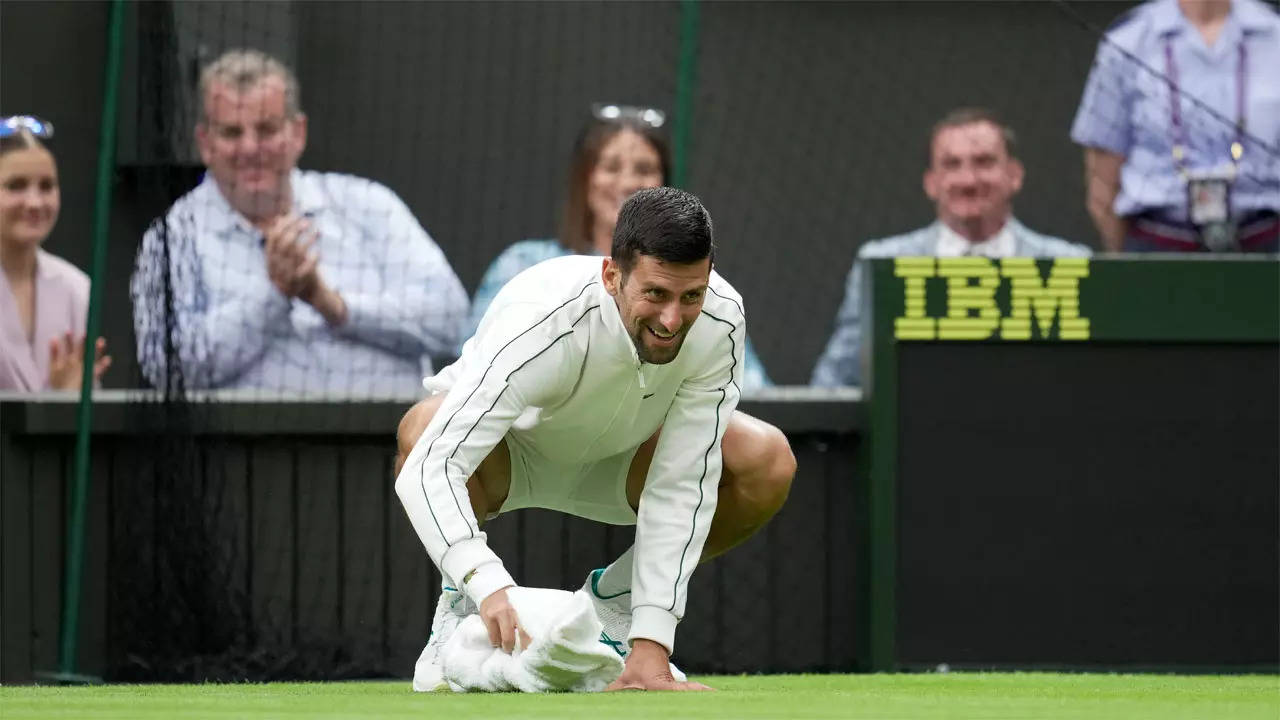 Watch Novak Djokovic helps dry damp Wimbledon court amid rain delay Tennis News