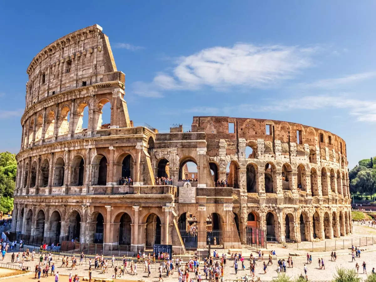 British tourist who carved his girlfriend’s name into Colosseum begs for forgiveness