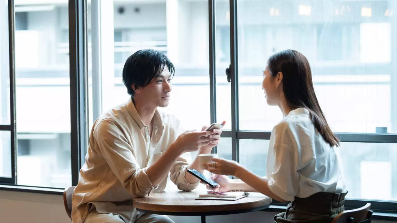 In Japan, the unfaithful partner has to pay damages to the non-cheating spouse All about the Japanese cheating culture pic