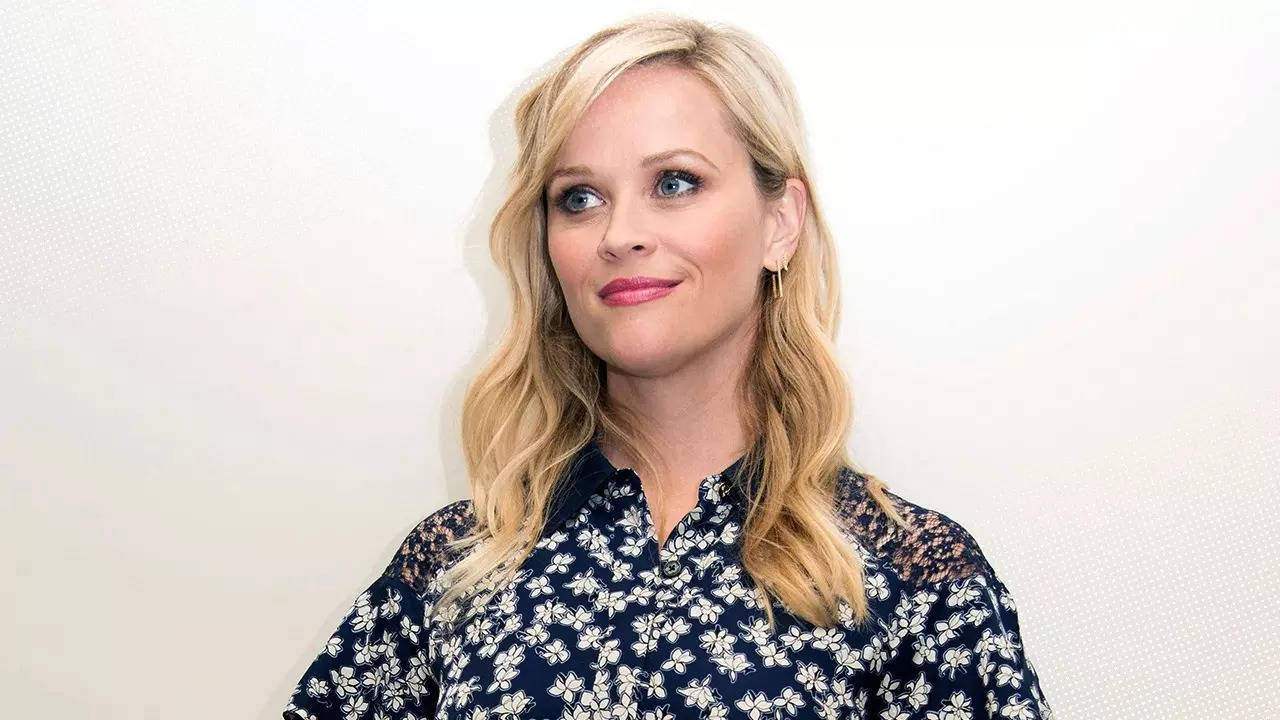 Reese Witherspoon reveals how a sex scene with Mark Wahlberg in Fear made her very uncomfortable; says, I didnt have control over it English Movie News