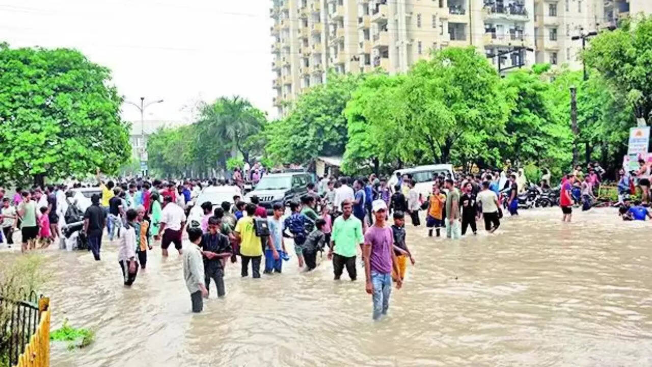 Delhi: Yamuna river set to dip below danger mark, some spots still flooded