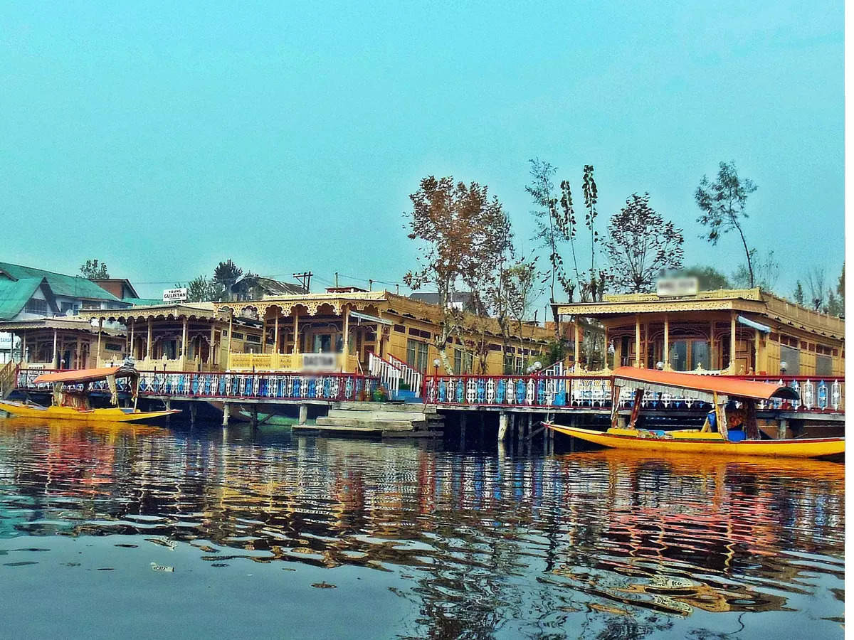 Dal Lake’s century-old houseboats to get a makeover!