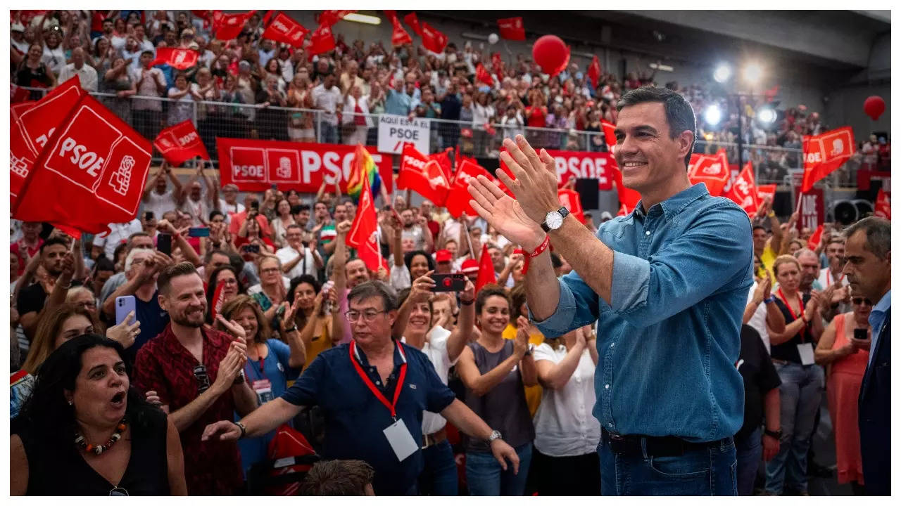 İspanya genel seçimleri, Franco'dan bu yana ilk kez aşırı sağın yeniden göreve gelmesine yol açtı
