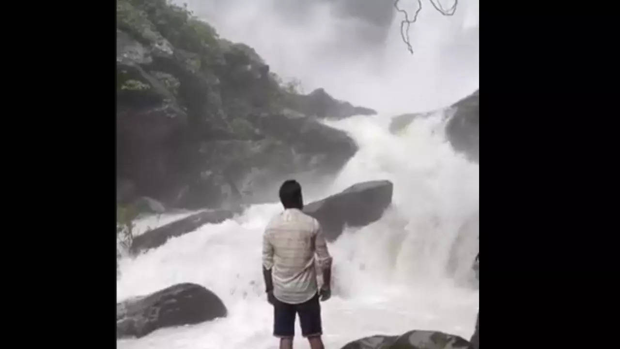 Bangalore Rains: Man drowns after after falling into overflowing Arasinagundi waterfall in Karnataka | Mysuru News – Times of India