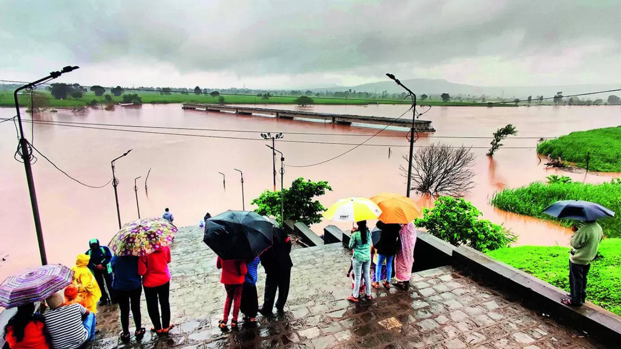 Rain snaps highway links to Konkan, Goa | Kolhapur News – Times of India