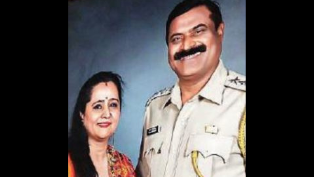 Sr Amravati cop kills wife, nephew; shoots himself dead in Baner home | Pune News – Times of India
