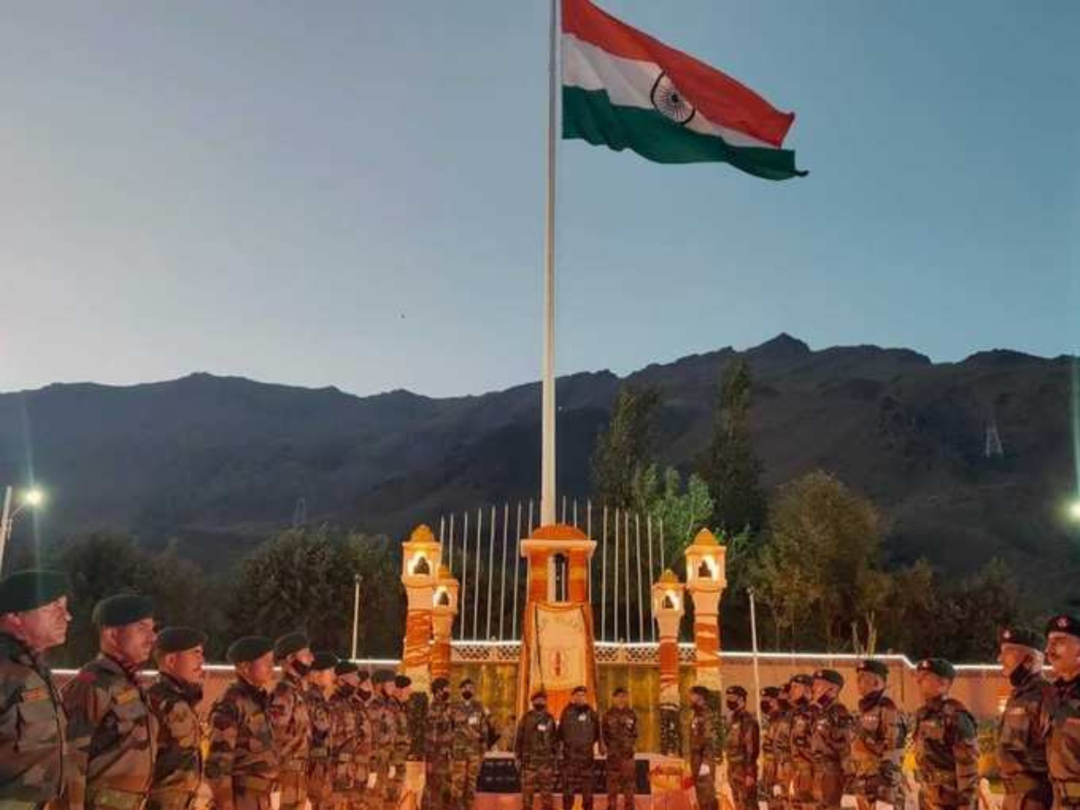 PM Modi pays tributes to fallen soldiers on Kargil Vijay Diwas | India News  - Times of India: - Hindustan News Hub