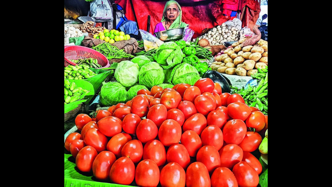 Tomato price will take time to stabilize: Experts | Pune News – Times of India