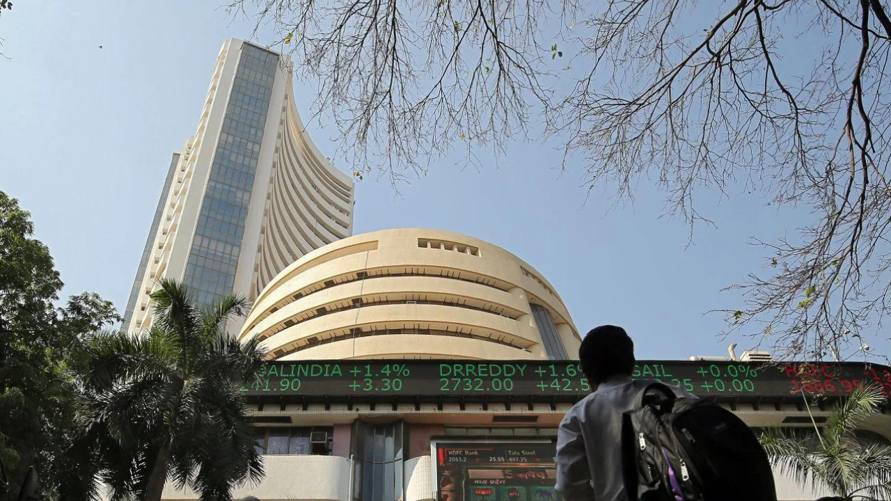 Stock markets fall for 2nd day on selling in IT banking shares, FII ouflows