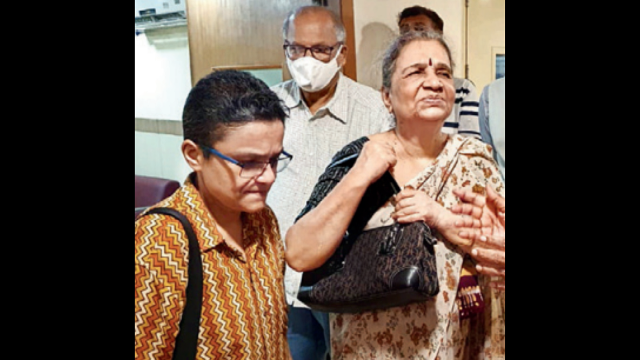 Icu: Former West Bengal CM Buddhadeb Bhattacharya in ICU after breathing distress | Kolkata News – Times of India