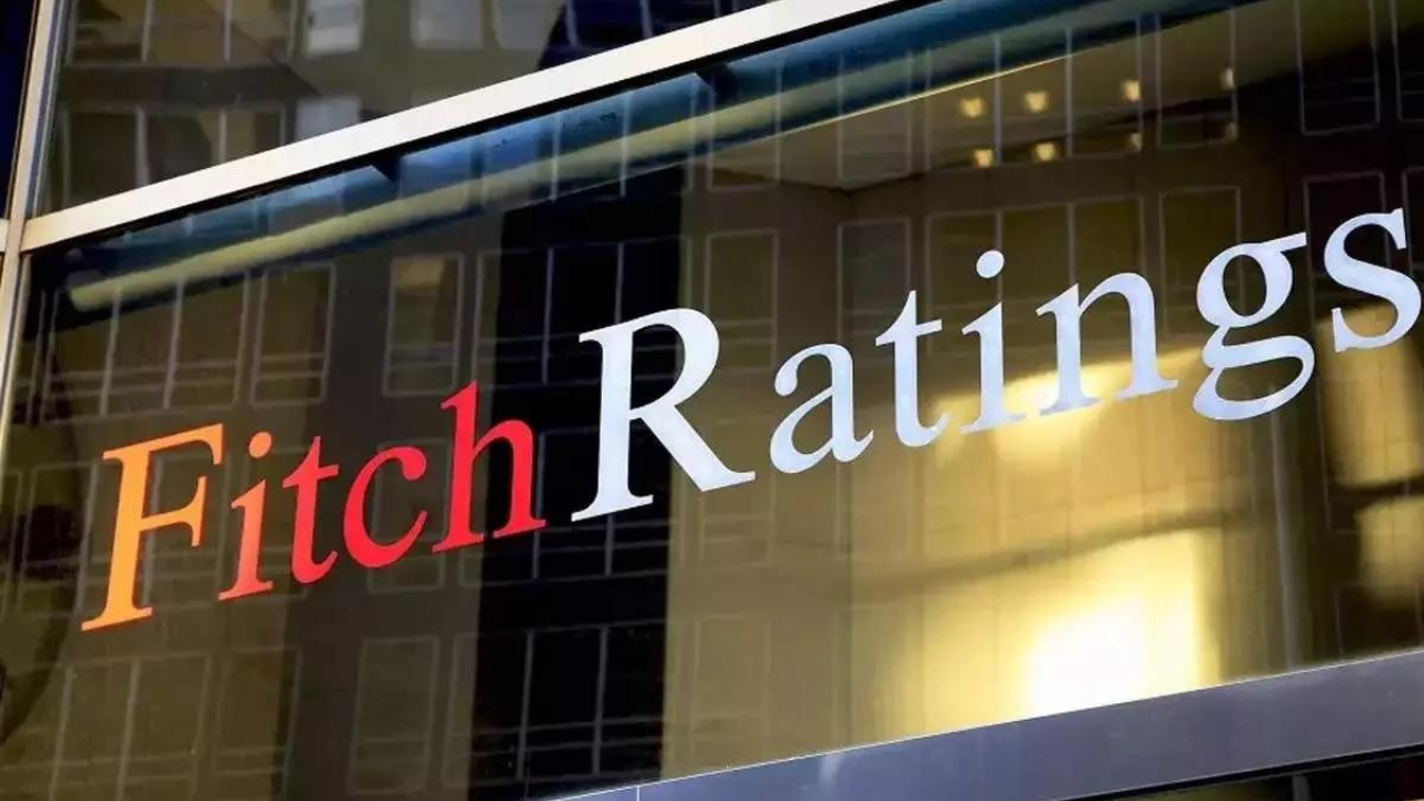 Sensex falls 677 pts as Fitch cuts US rating for only 2nd time in history