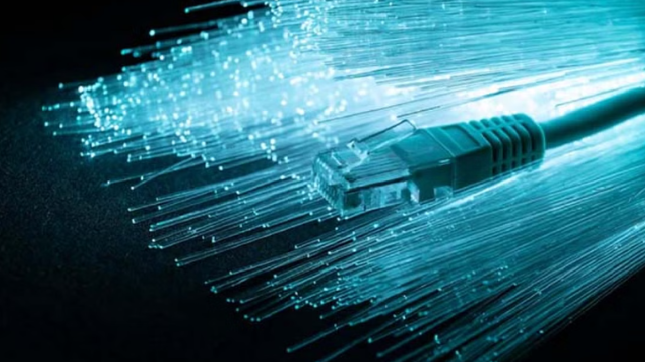 Govt slaps anti-dumping duty on optical fibre imports from China