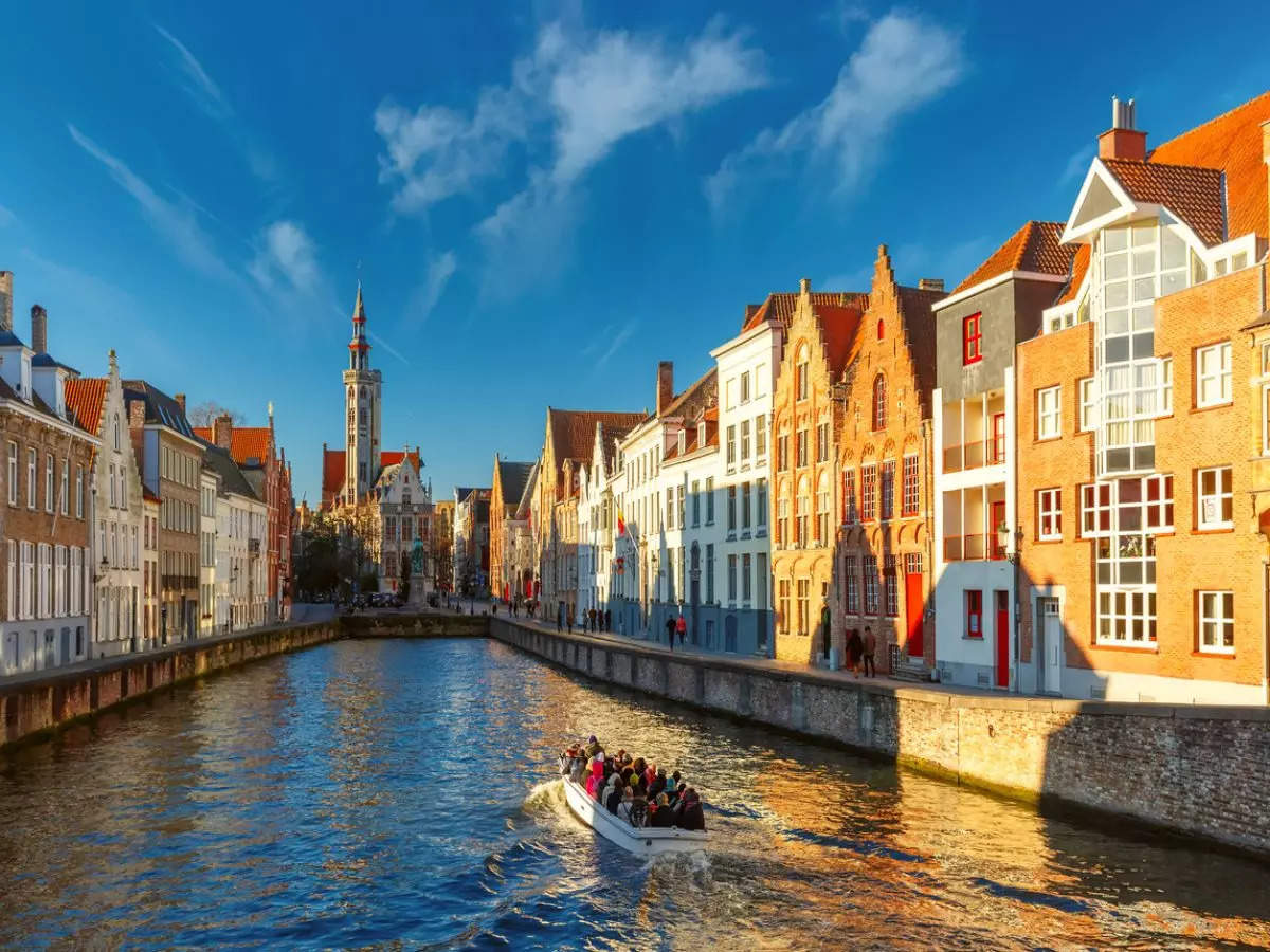 Belgium's Bruges gets crowded with summer tourists, hits ‘red line’