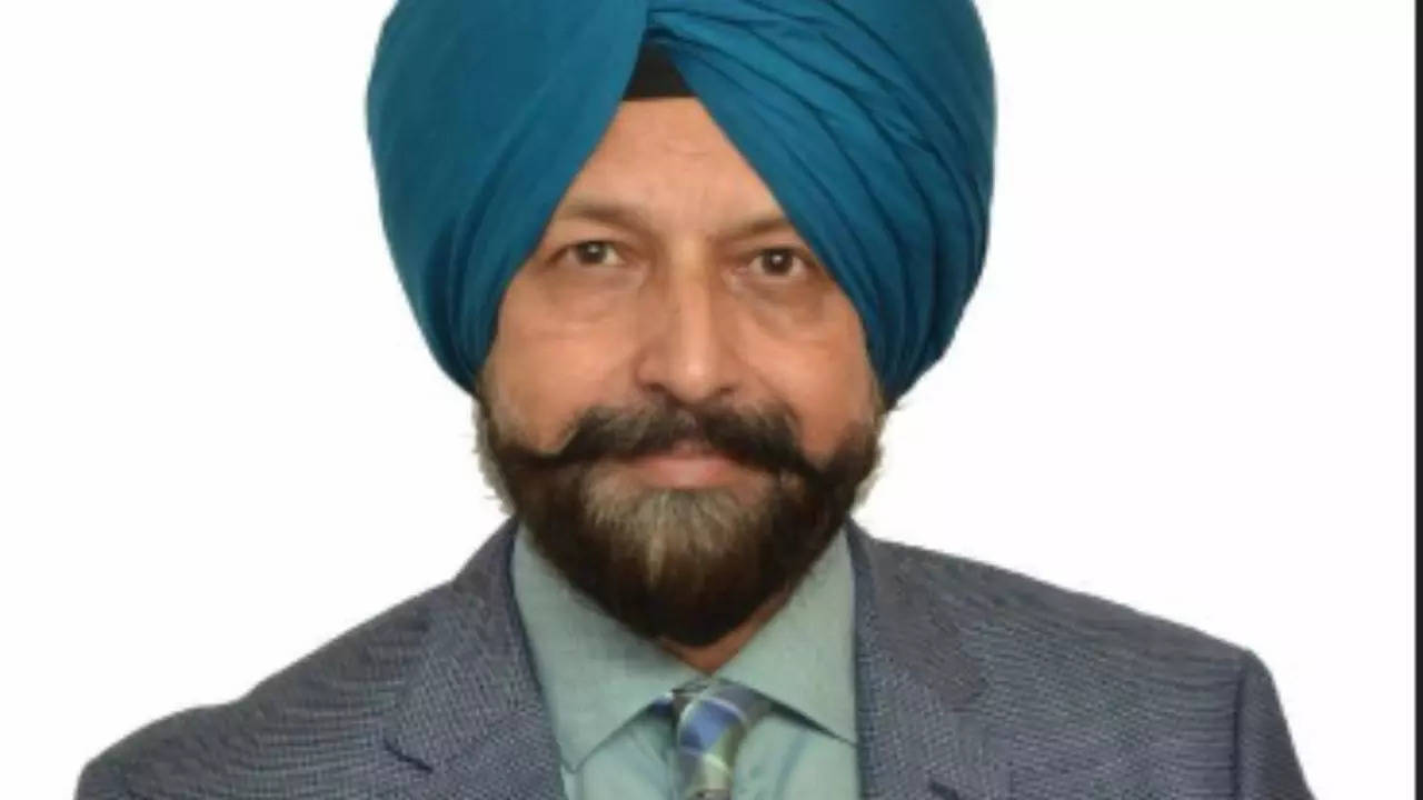 Maharashtra govt replaces Nanded collector with retired Sikh IAS officer as administrator of Hazur Sahib Board | Mumbai News – Times of India
