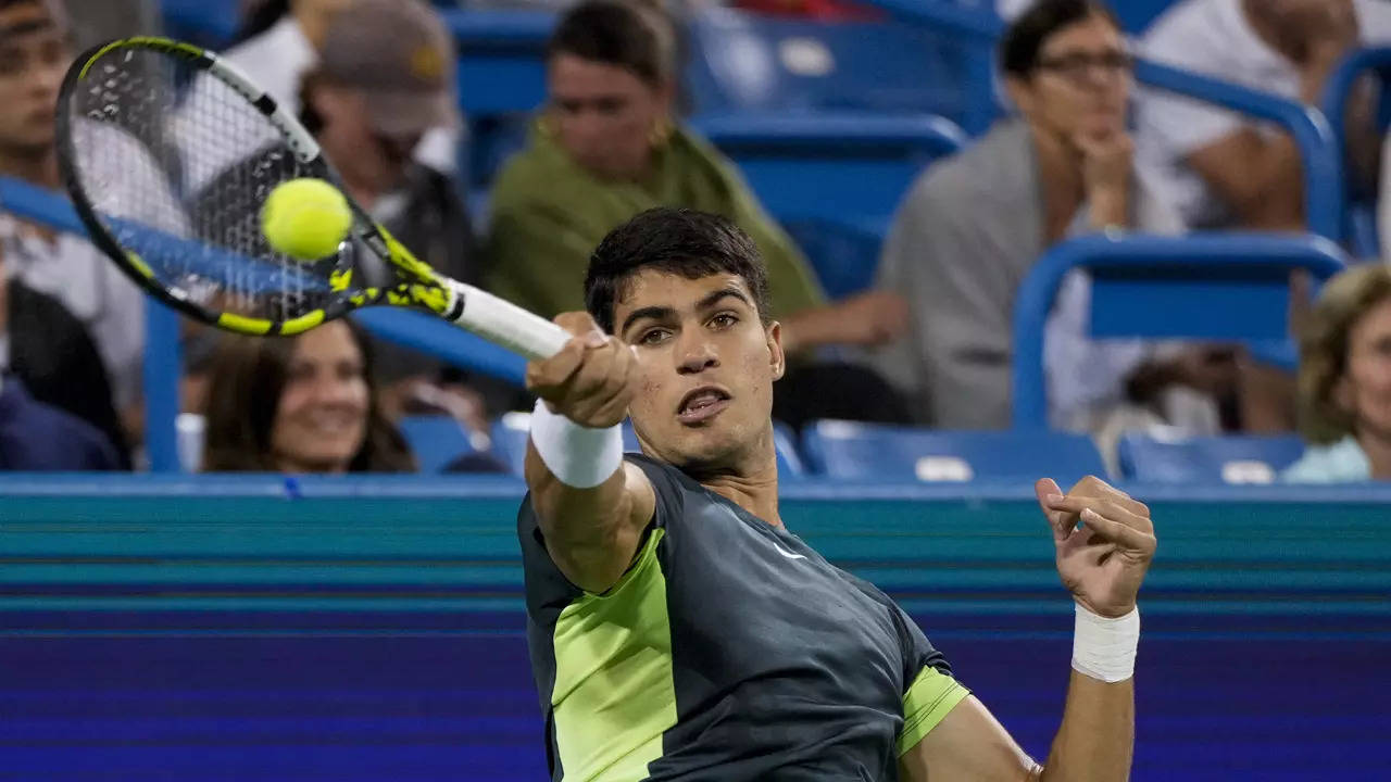Misfiring Carlos Alcaraz survives scare in Cincinnati Tennis News