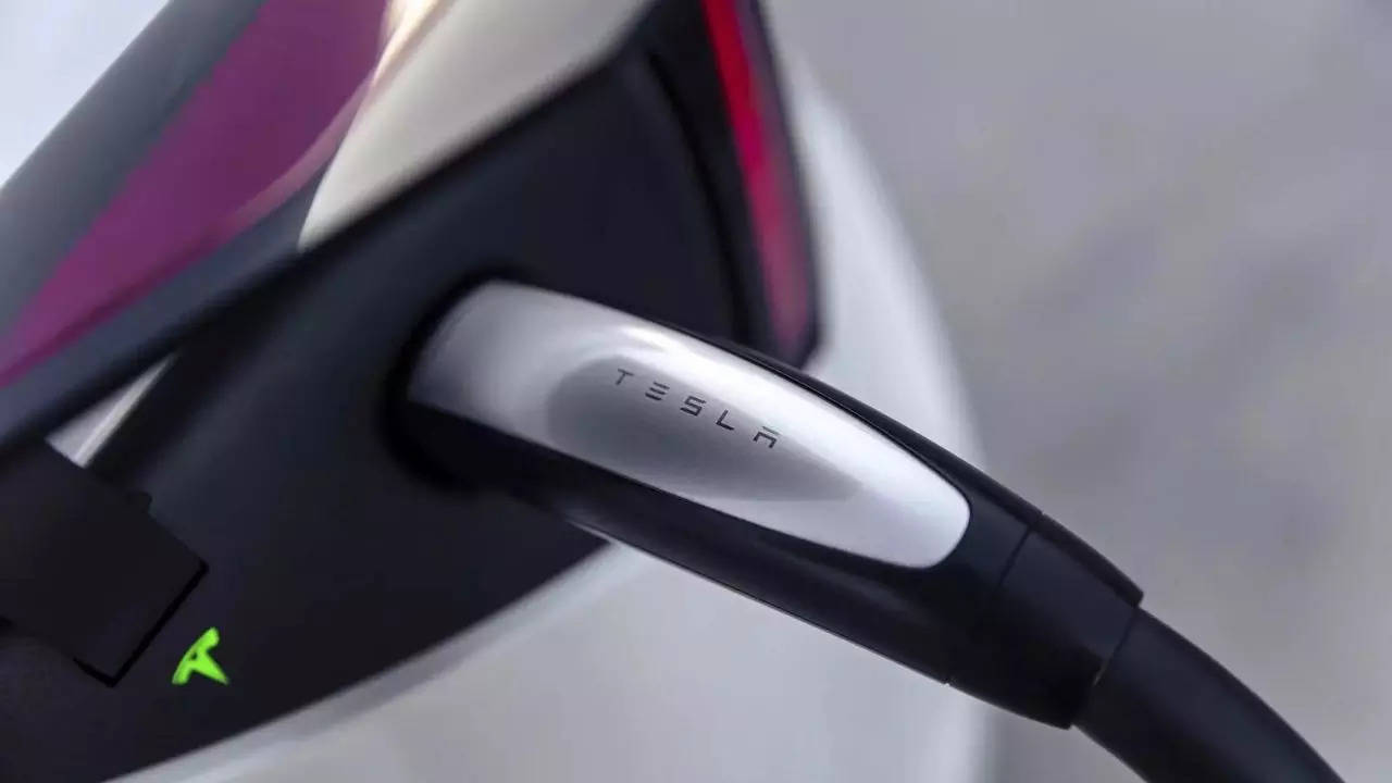 Edmunds: Tesla wins the EV charge plug format war