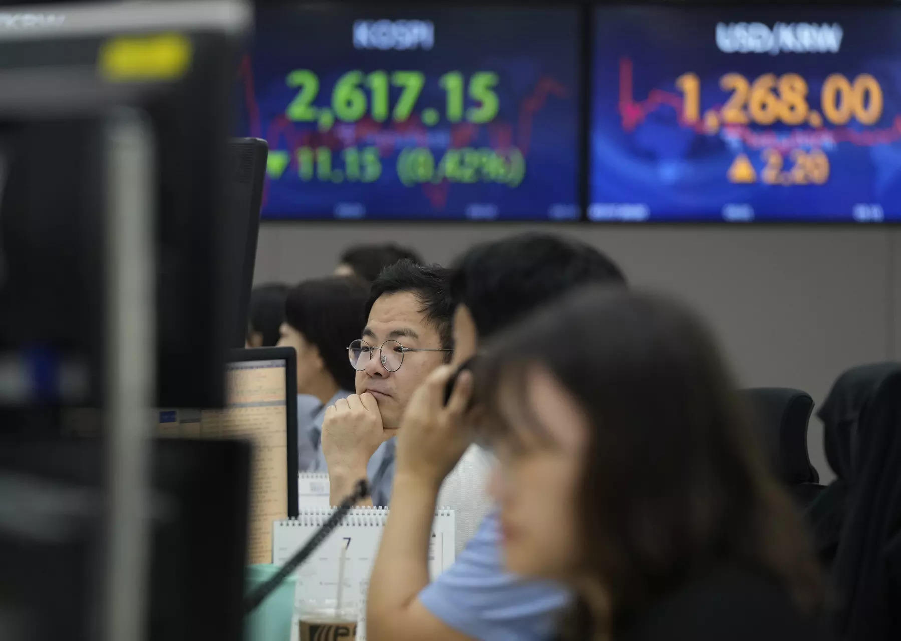 Foreign funds flee China stocks in record selling streak