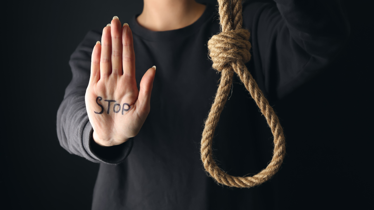 Nagpur: 19-year-old dies by suicide after mother scolds her for spending too much time on mobile | Nagpur News – Times of India