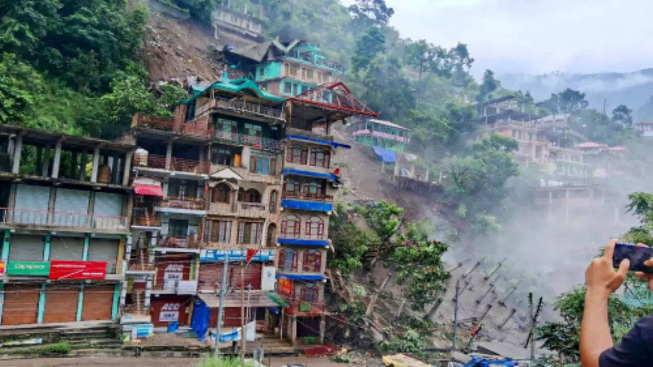 HP rains: Buildings collapse in Kullu, hundreds stranded after landslide