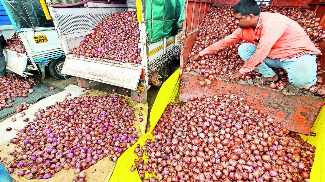 Farmers halt onion auction at 15 mandis in Nashik | Nashik News – Times of India