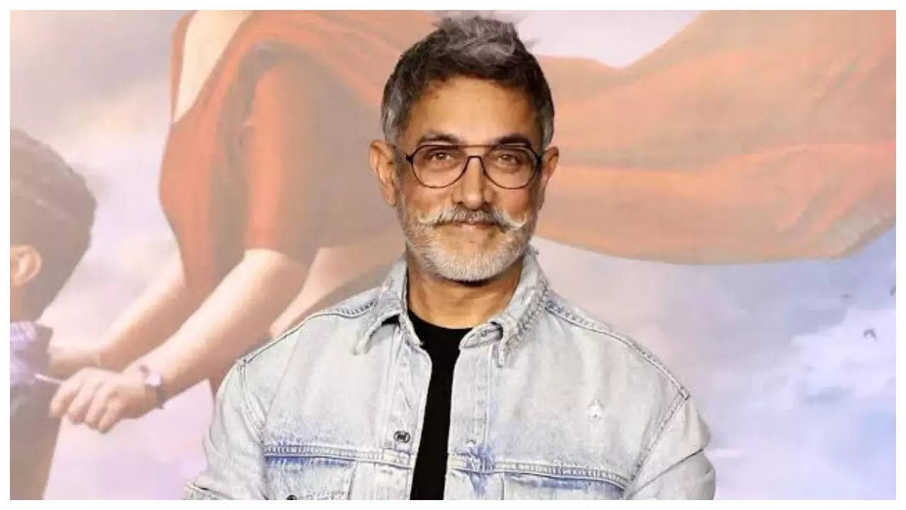 Aamir Khan locks Christmas 2024 for his next release - teams up with  Rajkumar Santoshi , 30 years after Andaz Apna Apna | Hindi Movie News -  Times of India