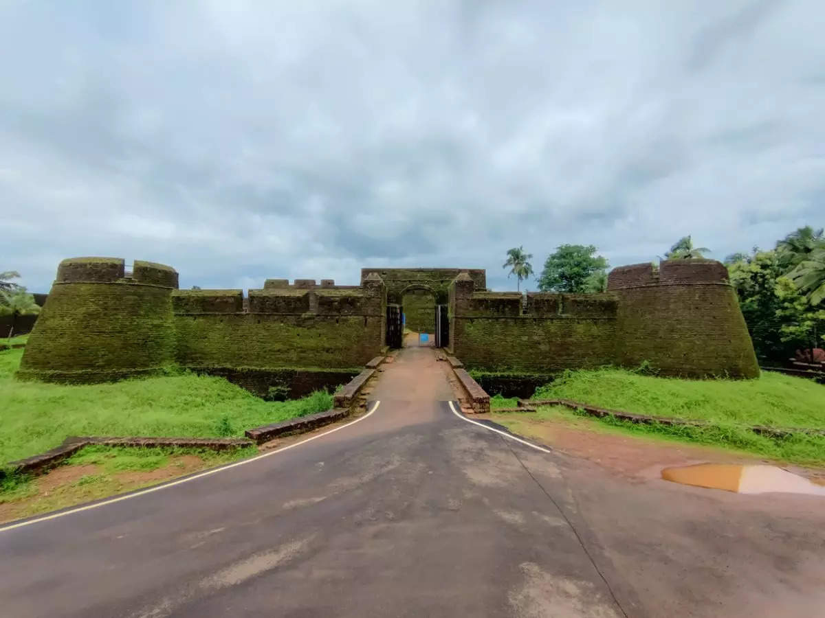 Bekal Fort: A complete guide to this 400-year-old Kerala beauty!