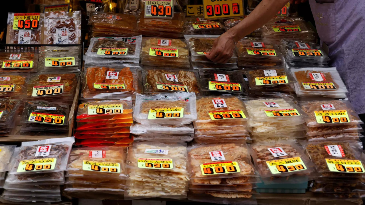 China bans Japan's sea food/ Reuters
