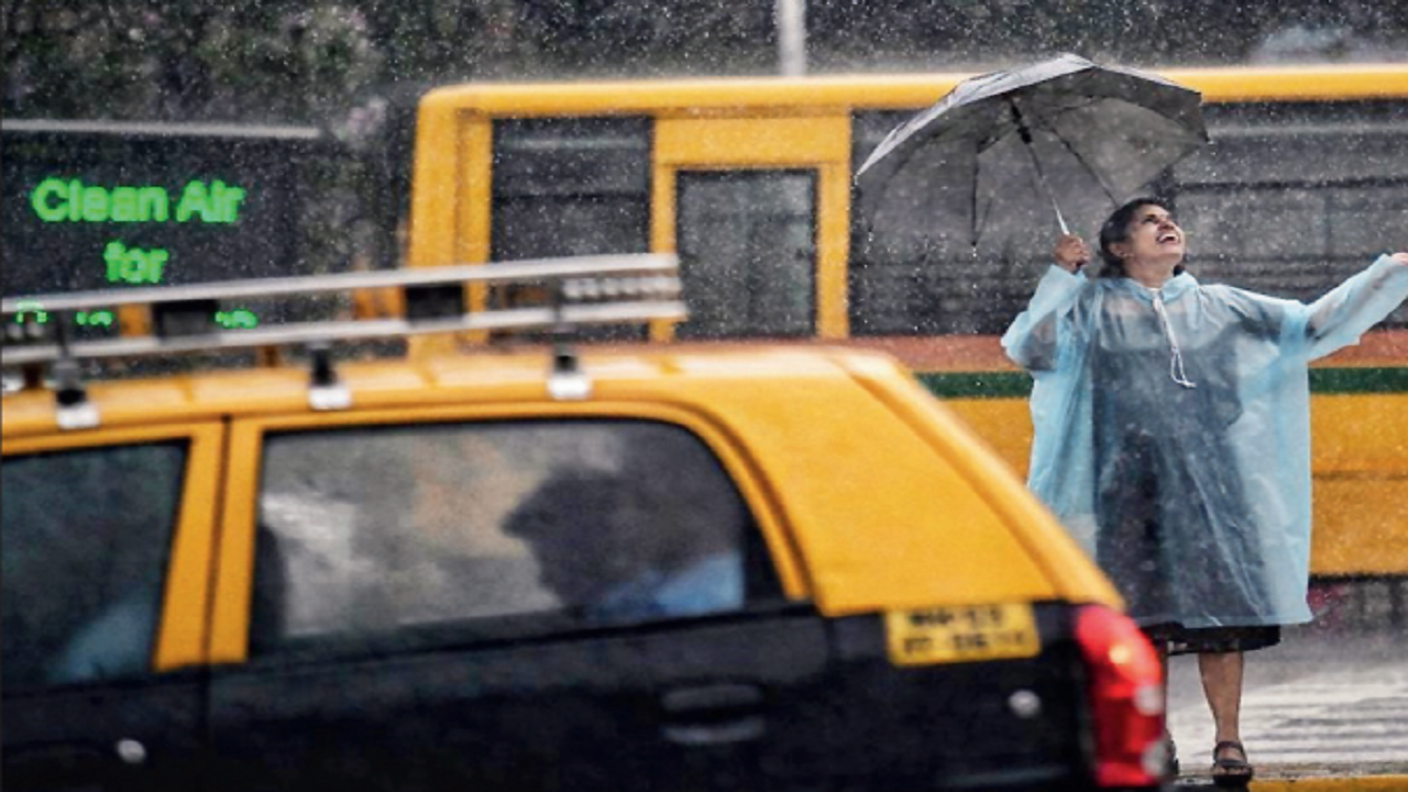 Mumbai gets soaked again; IMD says rain intensity to drop from today | Mumbai News – Times of India