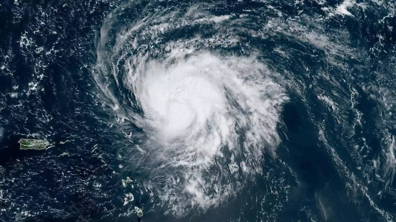 Hurricane Lee swirls through open waters on a path toward Atlantic Canada