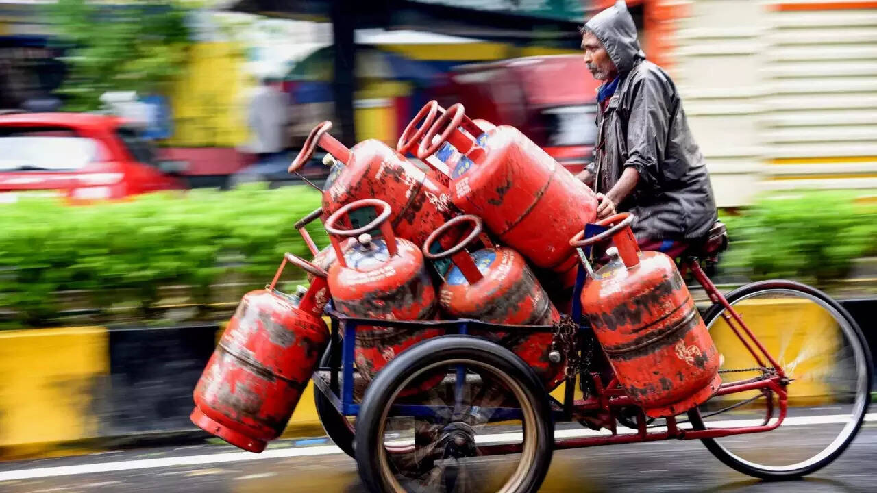 Extra Ujjwala LPG connections to cost Rs 1,650 crore