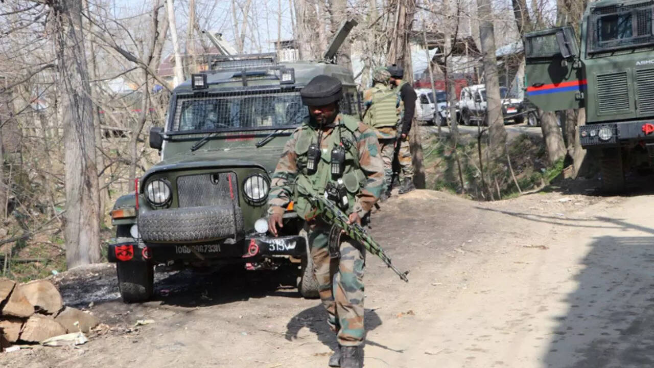 Army colonel among 3 killed in gunfight with terrorists in J&K